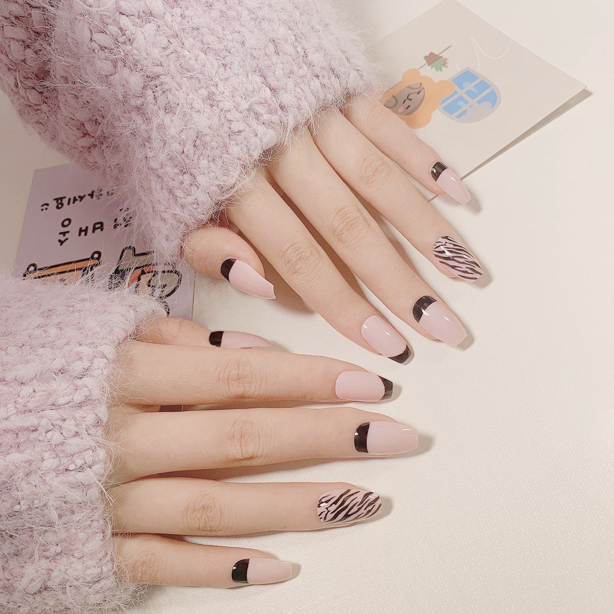 Abstract Press-On Nails 10 Pieces