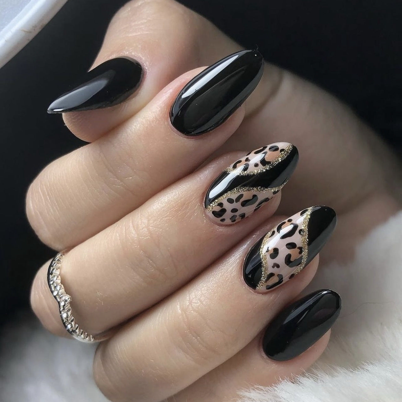 Handcrafted Chic Nail Set 10 Pieces