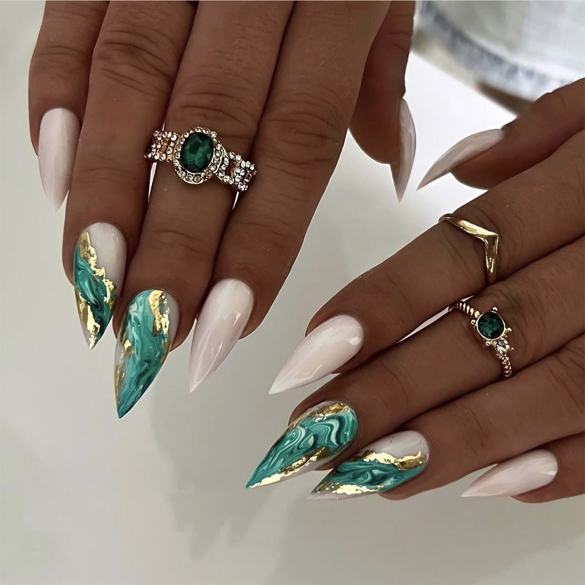 Stunning Holiday Nail Set 10 Pieces