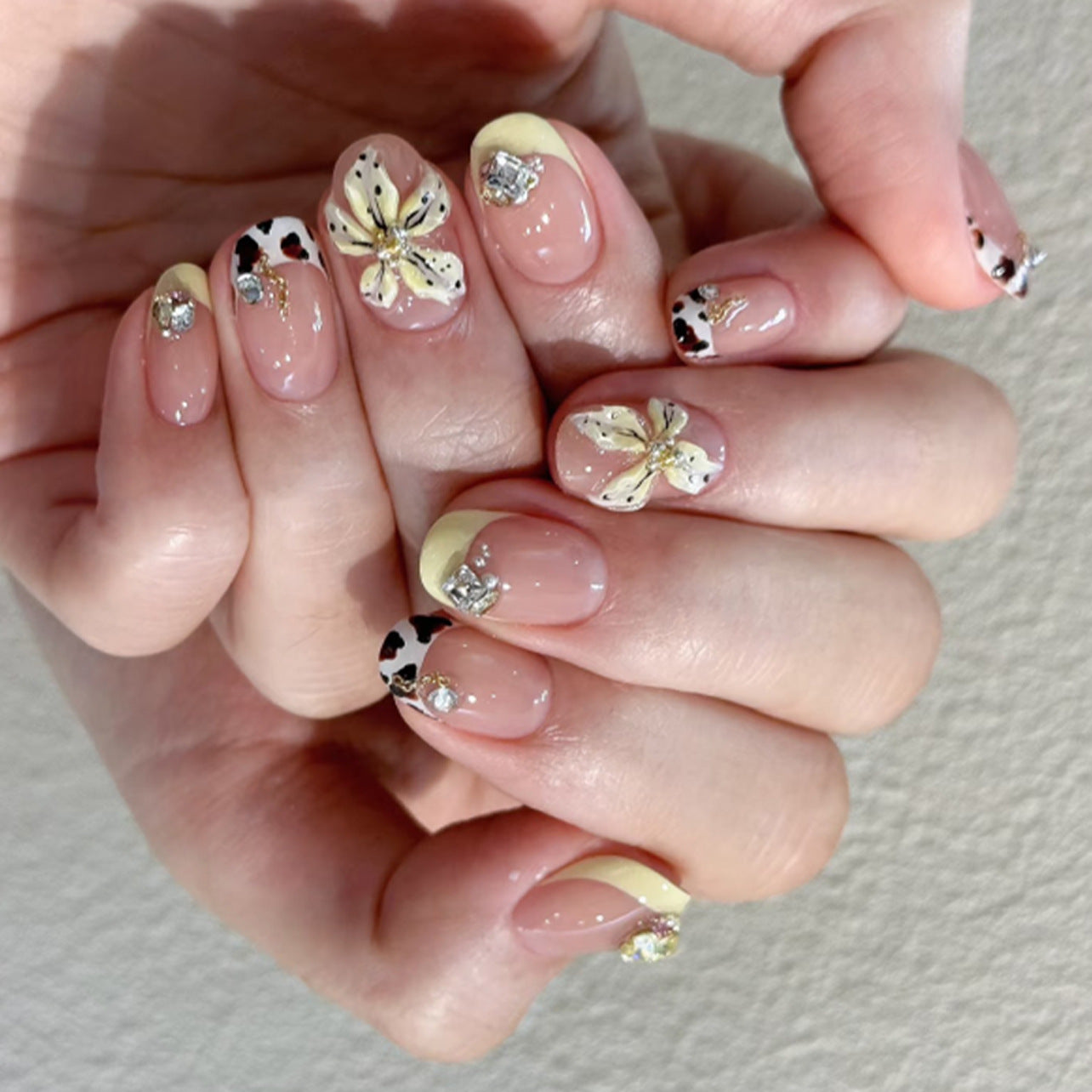 Beautiful Artistic Nail Set 10 Pieces