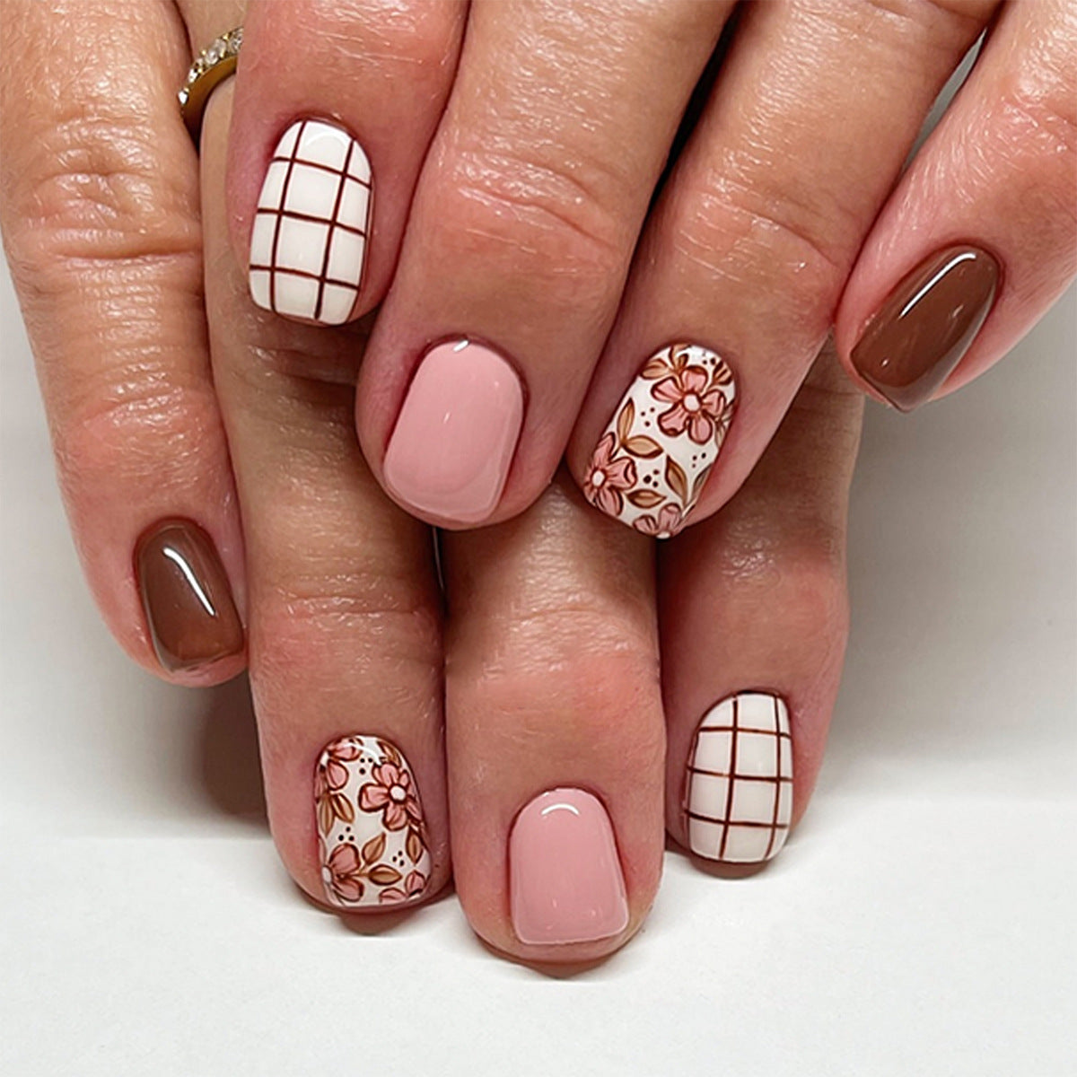 Nude Designer Nail Set 10 Pieces
