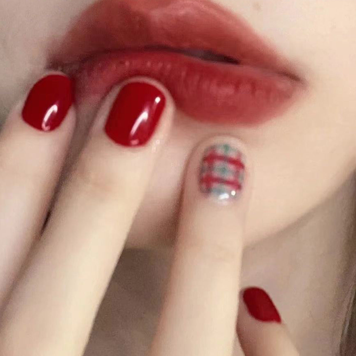 Beautiful Festive Nail Set 10 Pieces