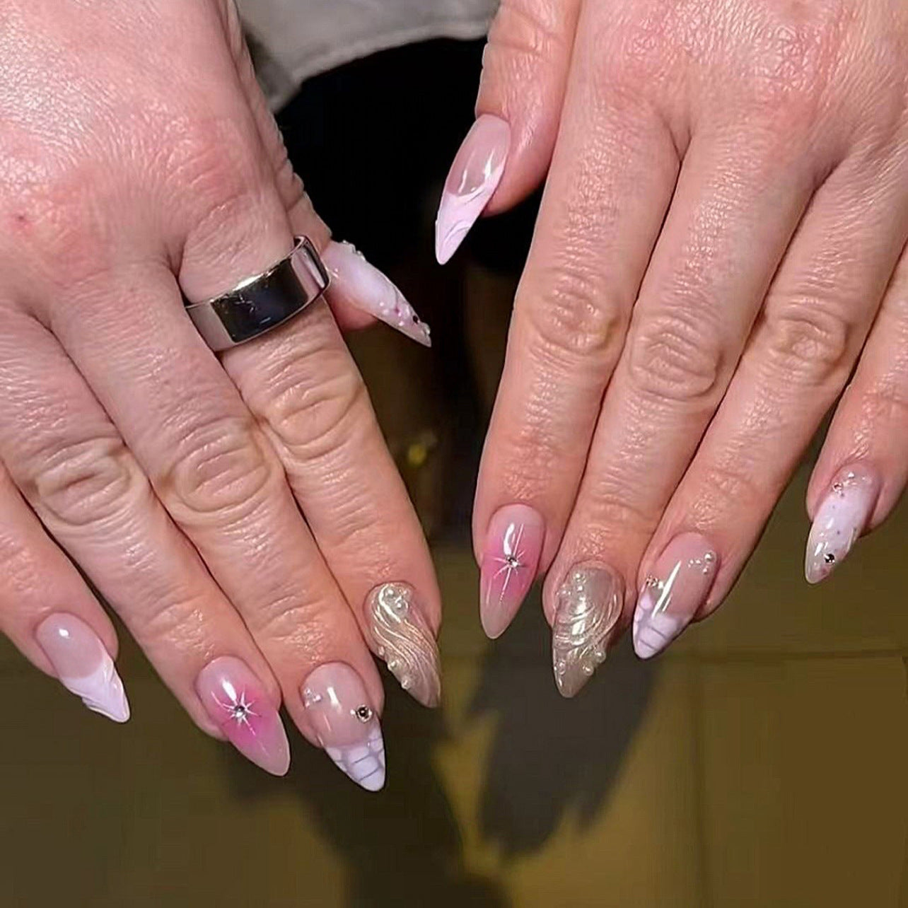 Beautiful Modern Nail Set 10 Pieces