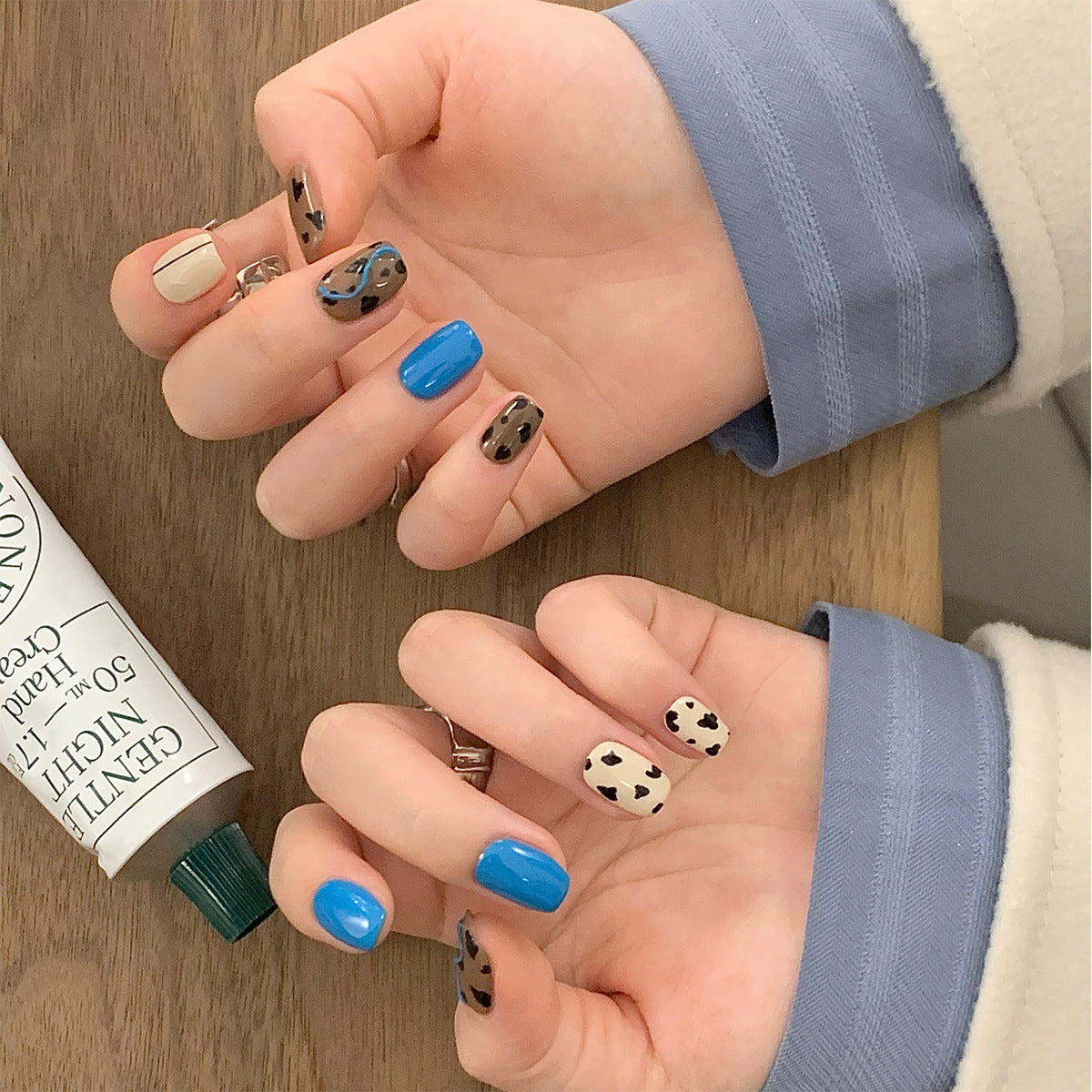 Beautiful Bold Nail Set 10 Pieces
