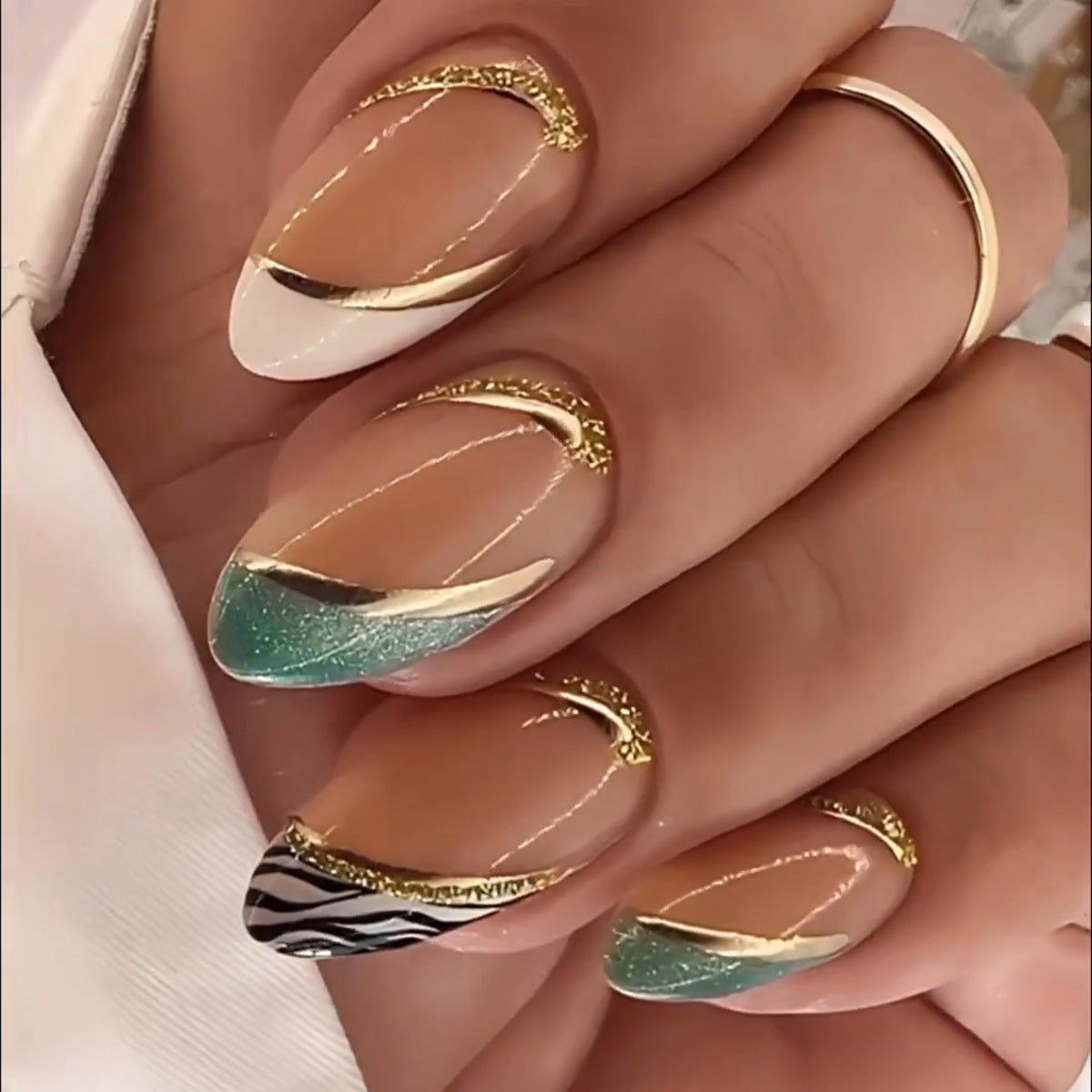 Vintage Fake Nails Set 10 Pieces