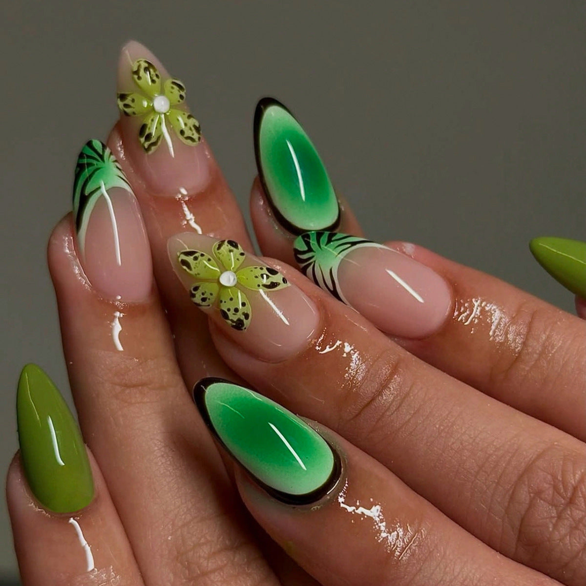 Beautiful Floral Nail Set 10 Pieces