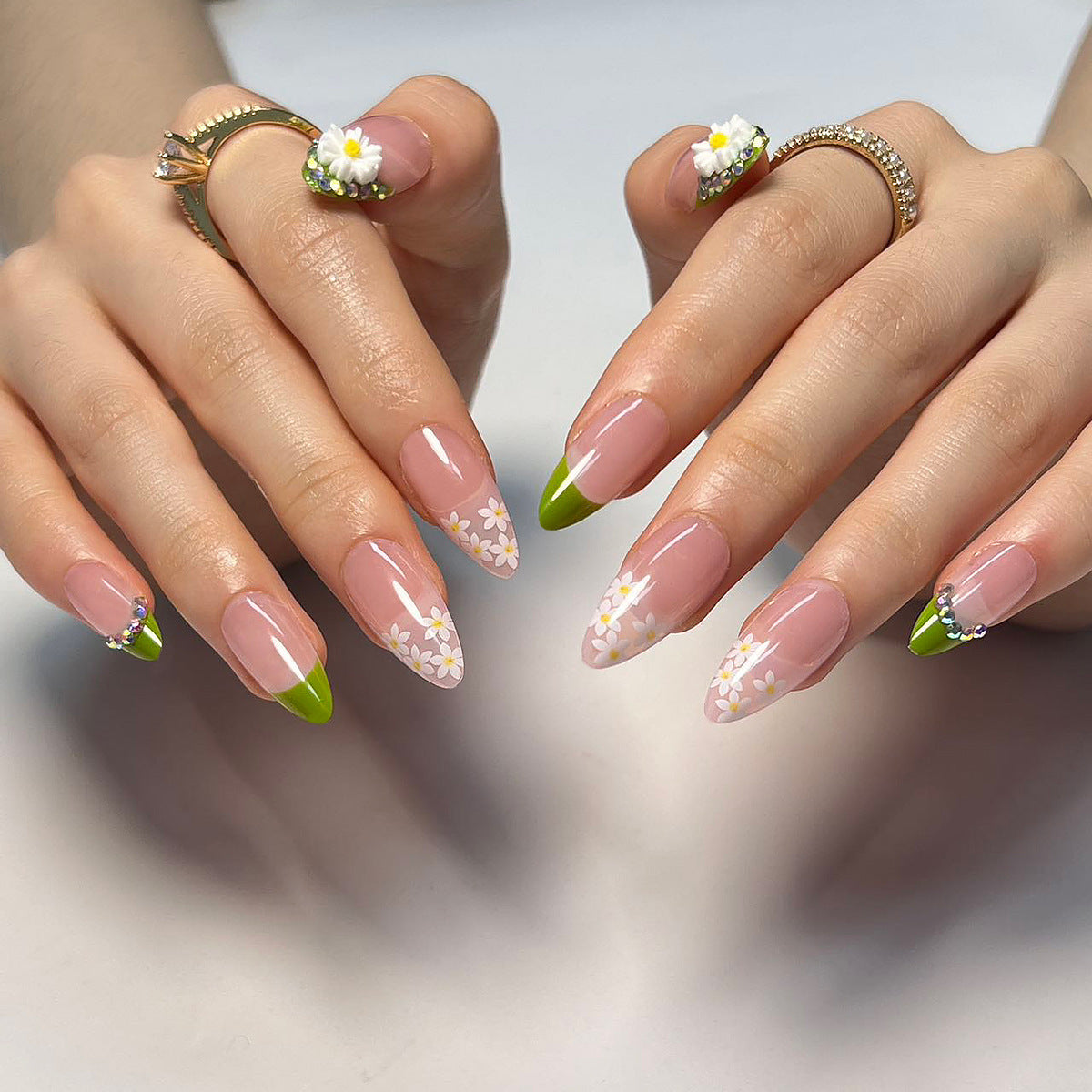 Beautiful Festive Nail Set 10 Pieces