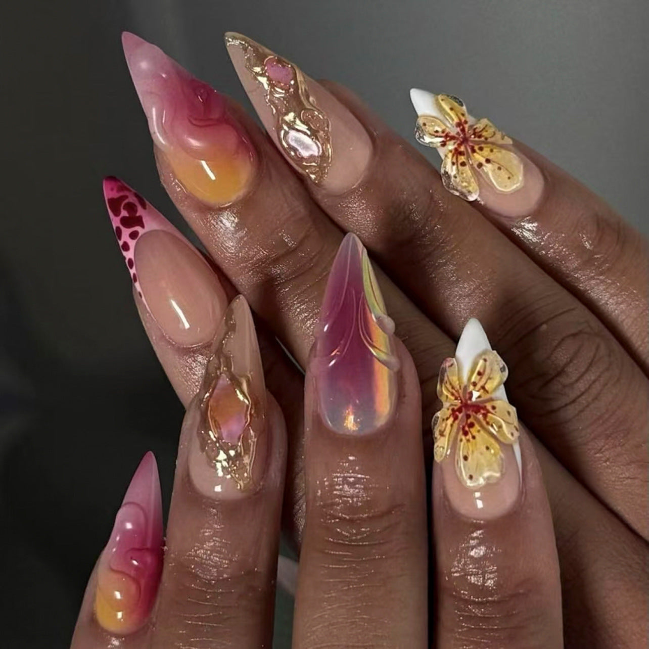 Beautiful Holiday Nail Set 10 Pieces