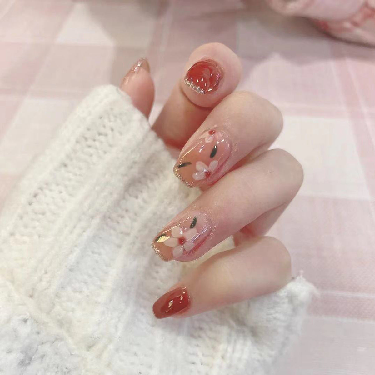 Pearl Press-On Nails 10 Pieces