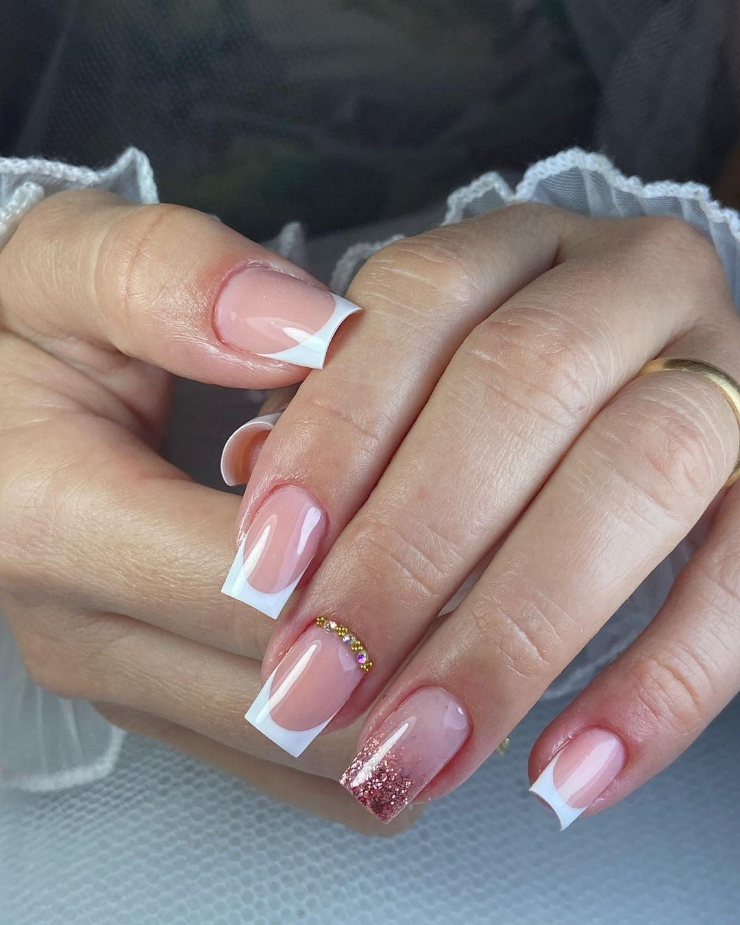 Pearl Press-On Nails 10 Pieces