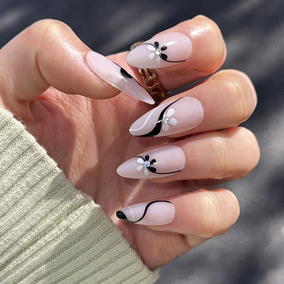 Stunning Crystal Nail Set 10 Pieces